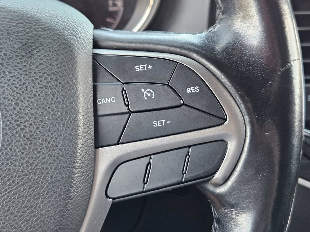 Used 2020 Jeep Grand Cherokee Limited AWD/4WD image 30