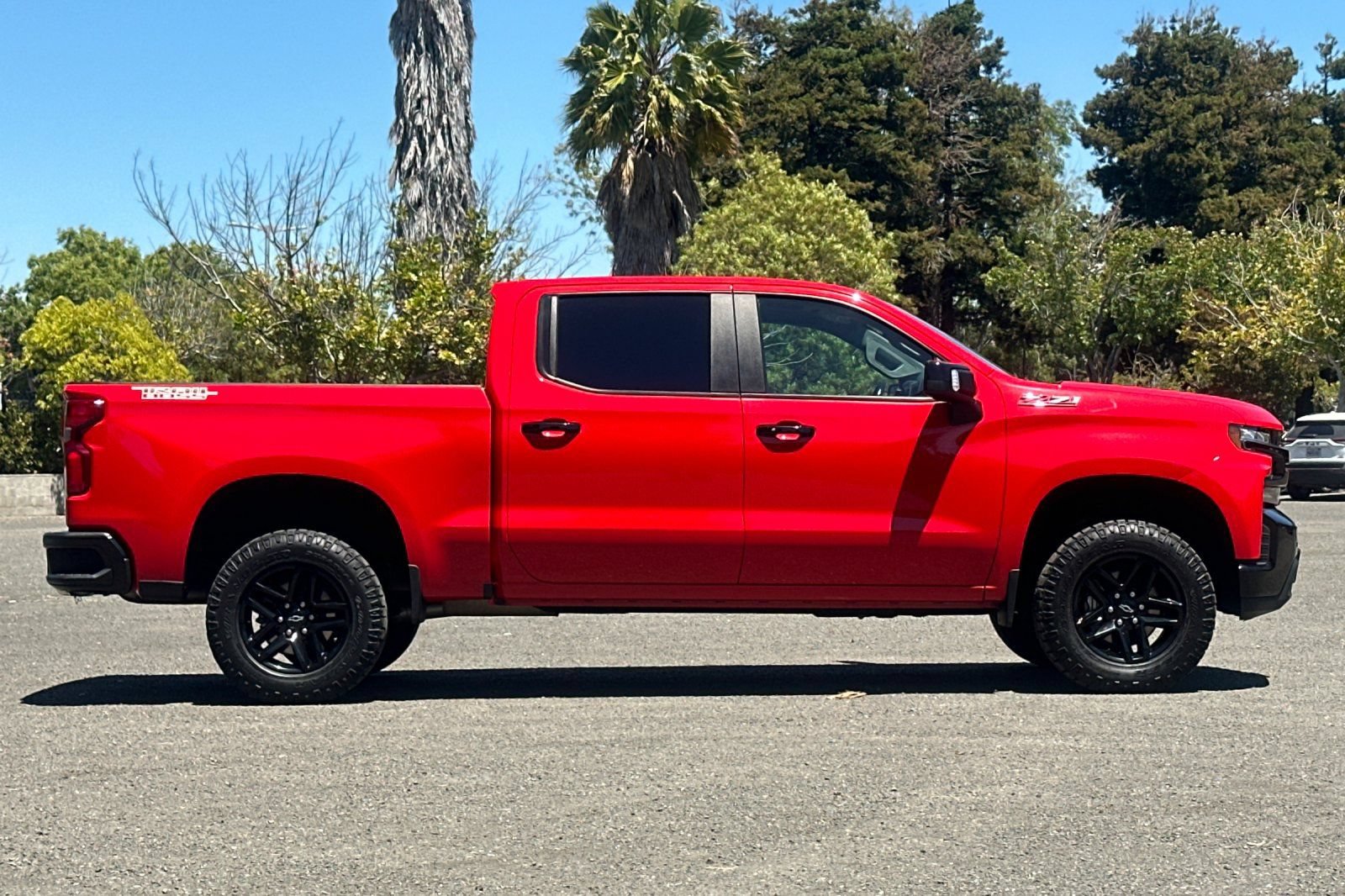 Used 2021 Chevrolet Silverado 1500 LT Trail Boss w/ Convenience Package II AWD/4WD image 2