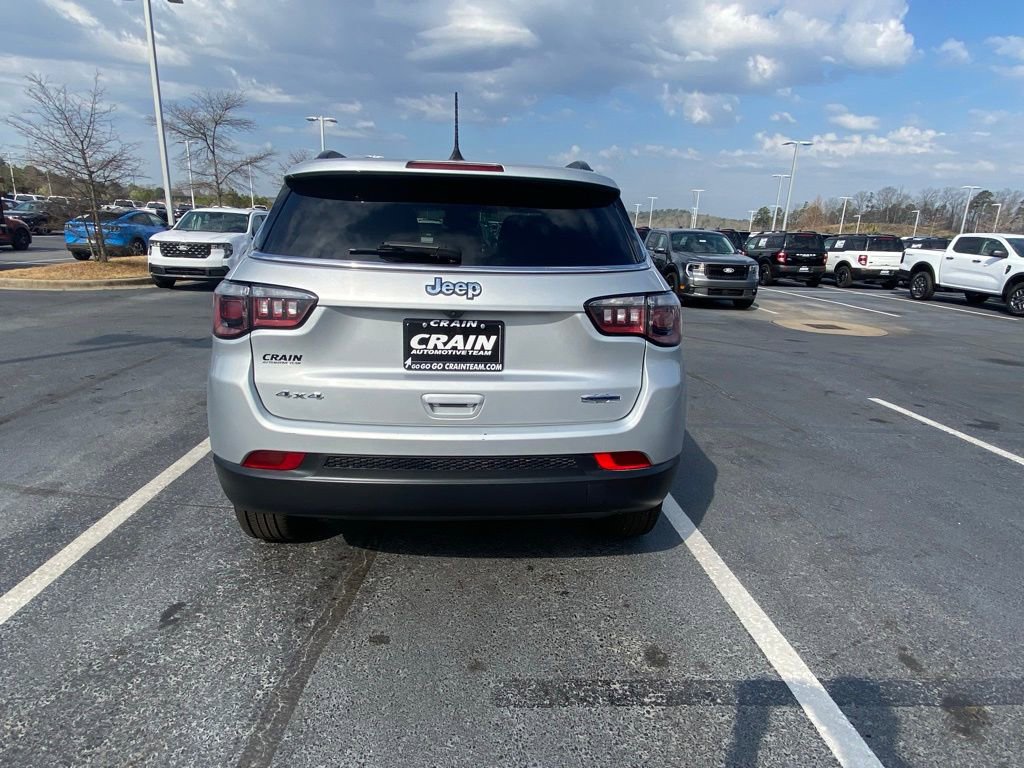 Used 2024 Jeep Compass Latitude image 6