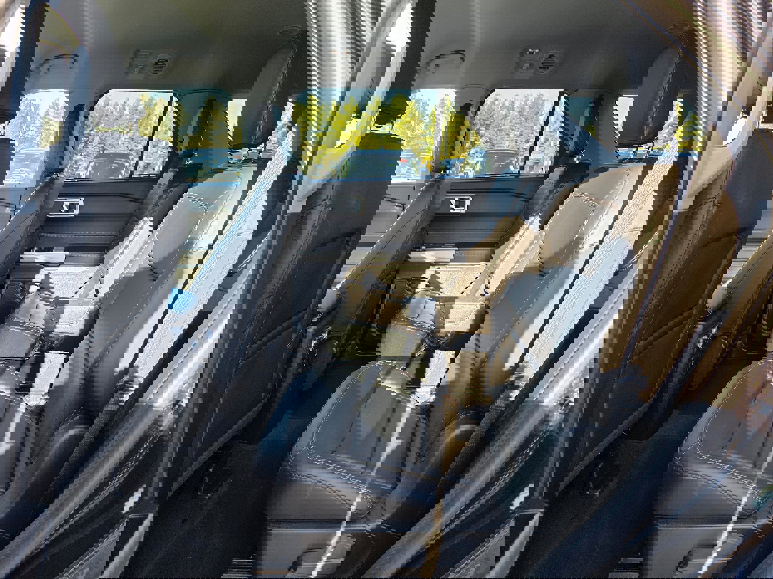 Certified 2022 Ford Explorer XLT w/ Equipment Group 202A image 10