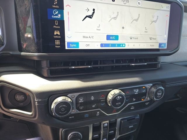 Used 2025 Jeep Wrangler Sahara AWD/4WD image 13