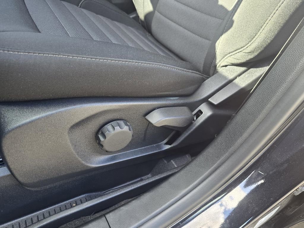 Certified 2024 Ford Edge SE w/ Black Appearance Package image 20