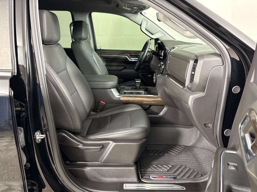 Used 2024 Chevrolet Silverado 1500 LT Trail Boss w/ Convenience Package II AWD/4WD image 6