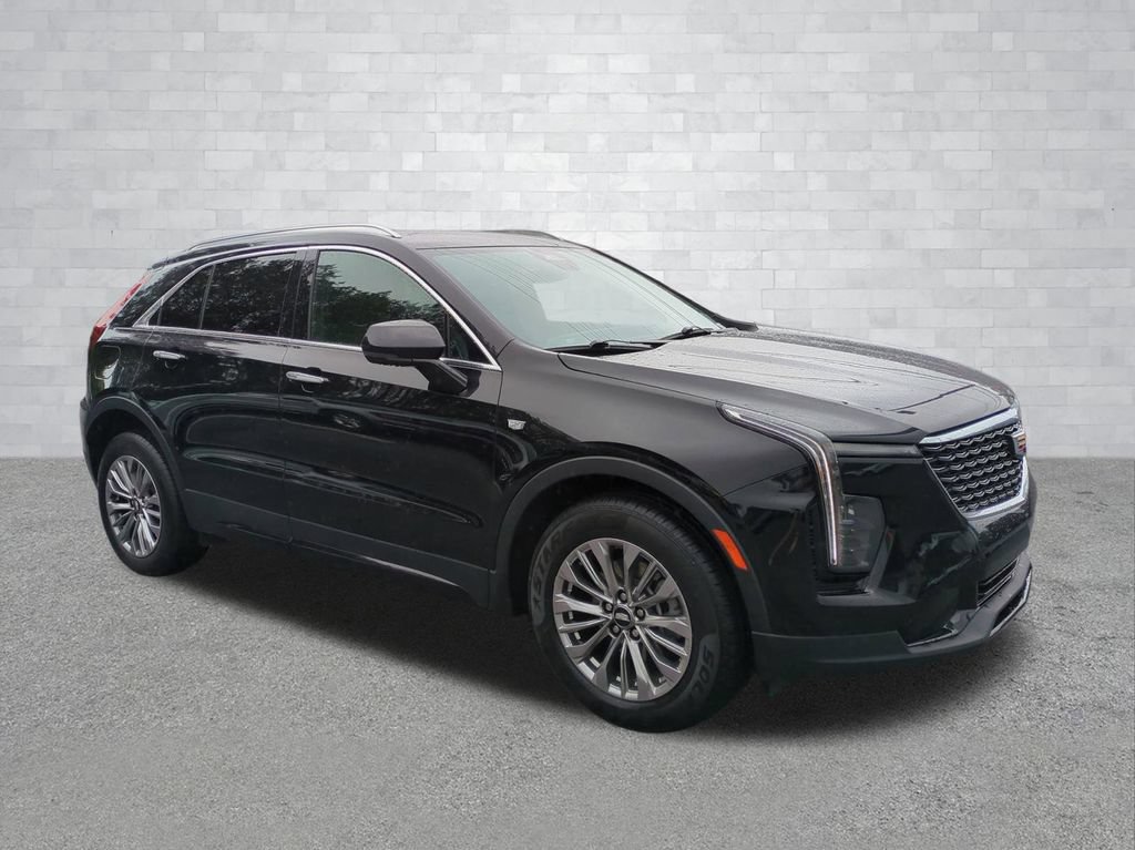 Used 2024 Cadillac XT4 Premium Luxury FWD image 2