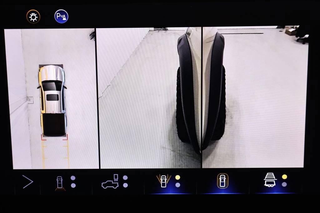 Used 2024 Chevrolet Colorado ZR2 w/ ZR2 Convenience Package III image 32