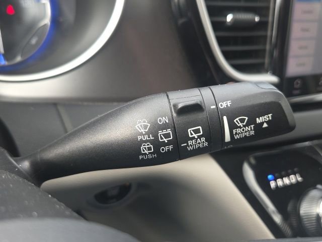 Used 2023 Chrysler Pacifica Touring-L FWD image 44