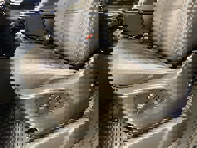 Used 2023 Chevrolet Silverado 1500 RST w/ Z71 Off-Road Package AWD/4WD image 18