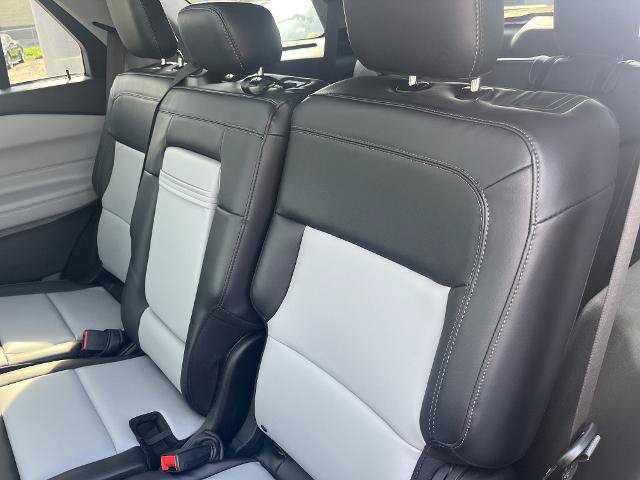 Certified 2023 Ford Explorer XLT w/ Equipment Group 202A AWD/4WD image 5