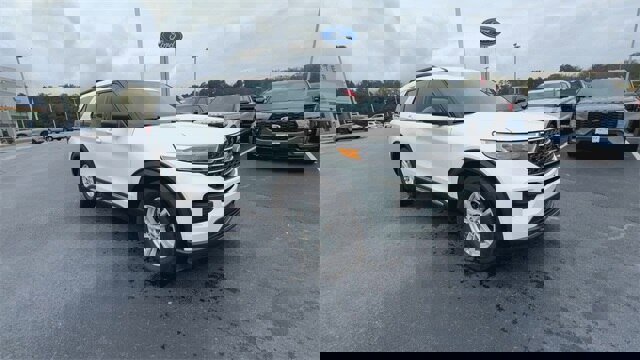 Certified 2023 Ford Explorer XLT image 2