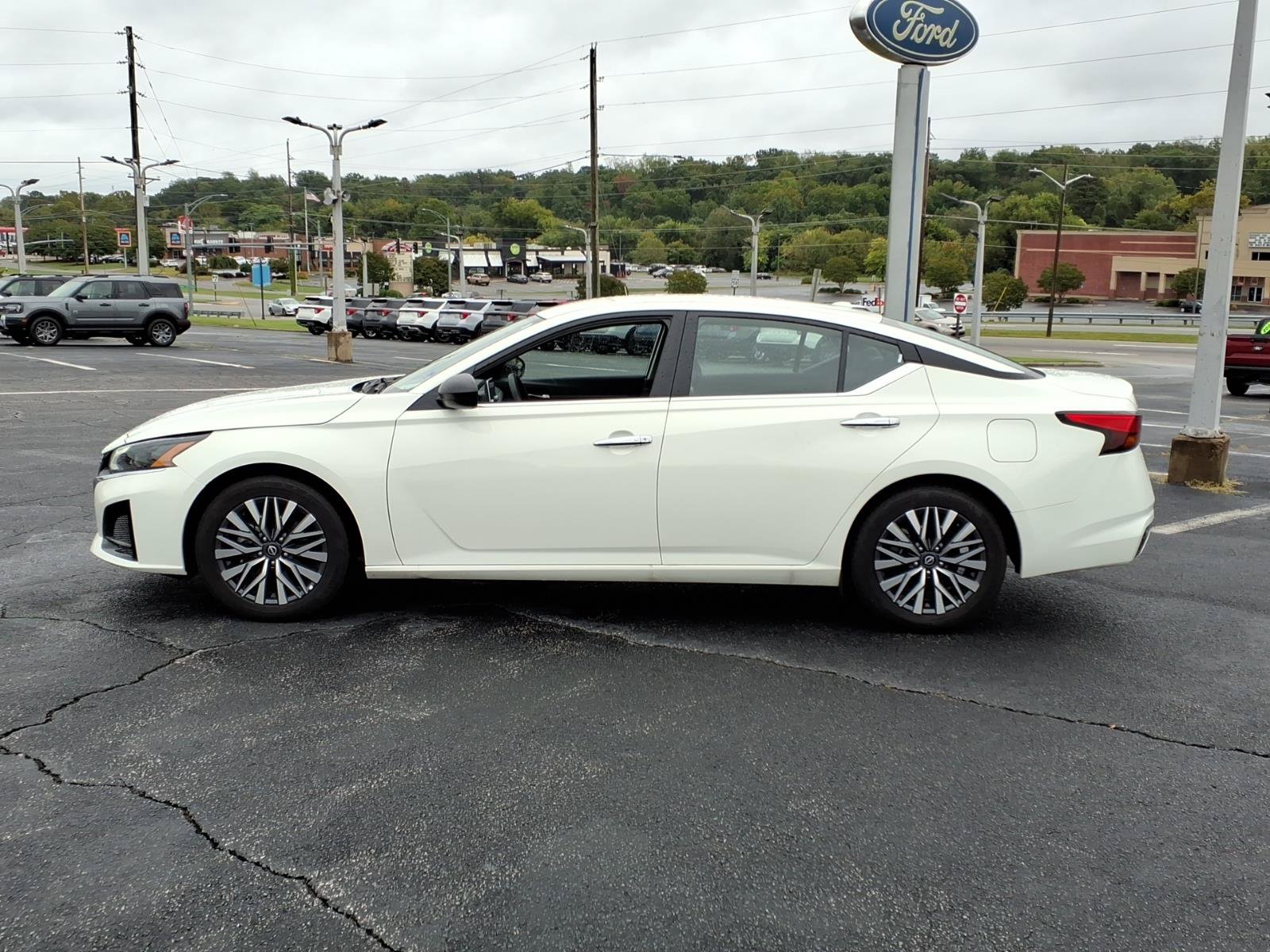 Used 2025 Nissan Altima 2.5 SV FWD image 5