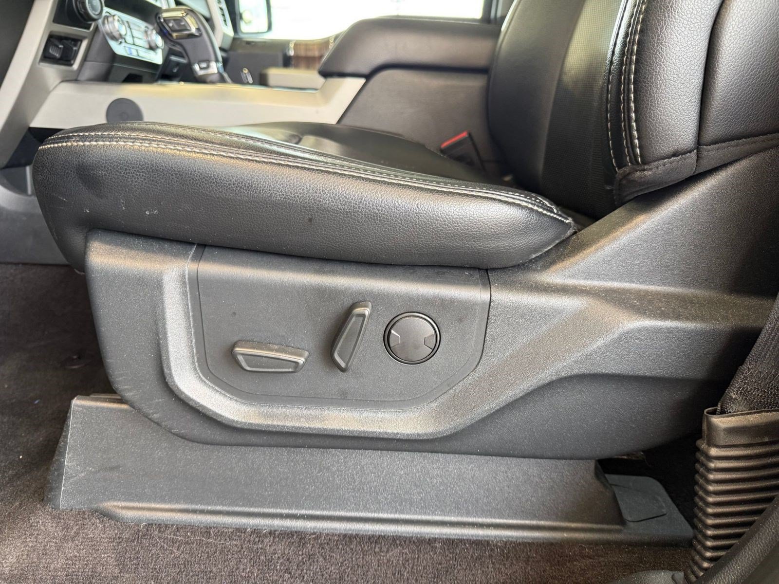 Certified 2019 Ford F150 Lariat w/ Equipment Group 502A Luxury AWD/4WD image 16