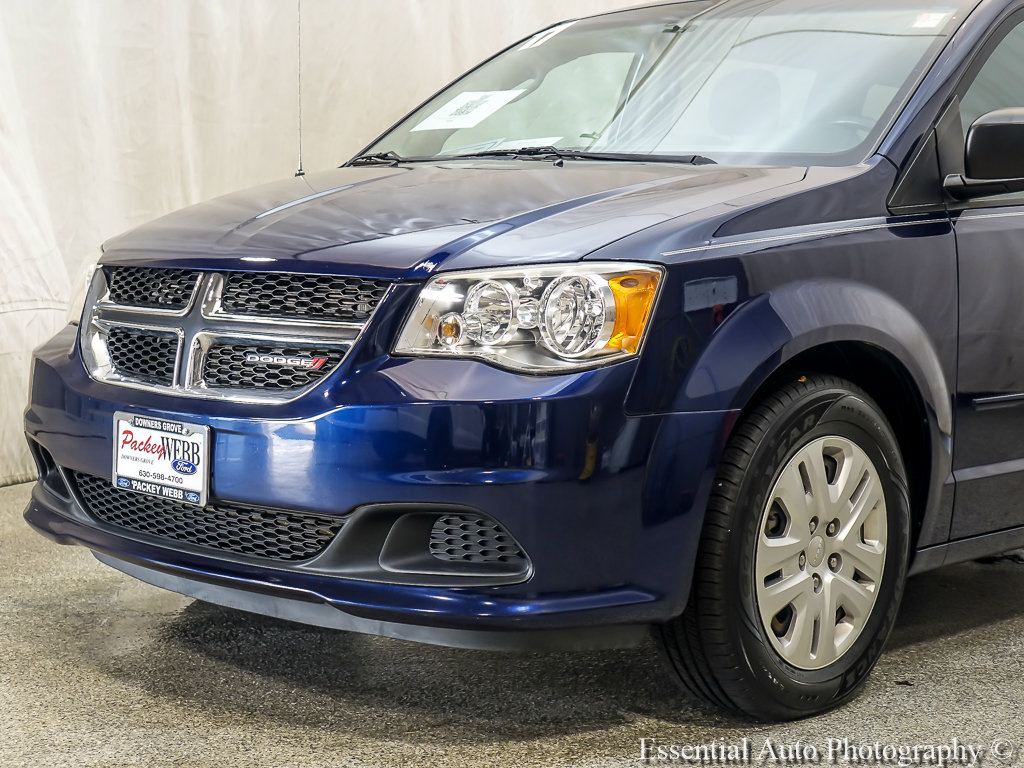 Used 2017 Dodge Grand Caravan SE FWD image 3