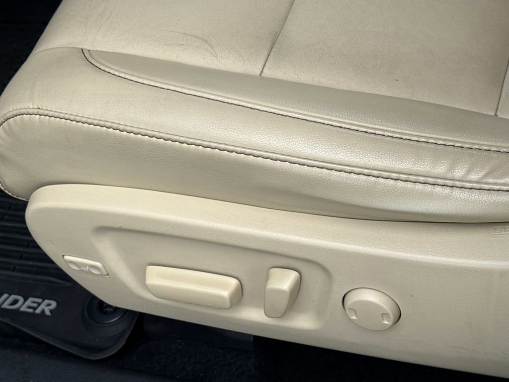 Used 2019 Toyota Highlander XLE AWD/4WD image 26