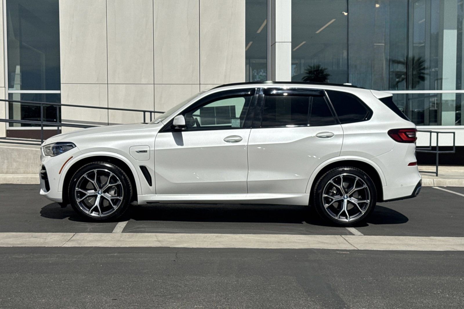 Used 2023 BMW X5 xDrive45e w/ Executive Package AWD/4WD image 6