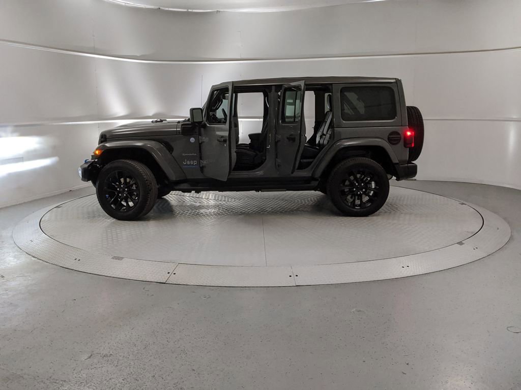 Used 2023 Jeep Wrangler Unlimited Sahara w/ Cold Weather Group image 13