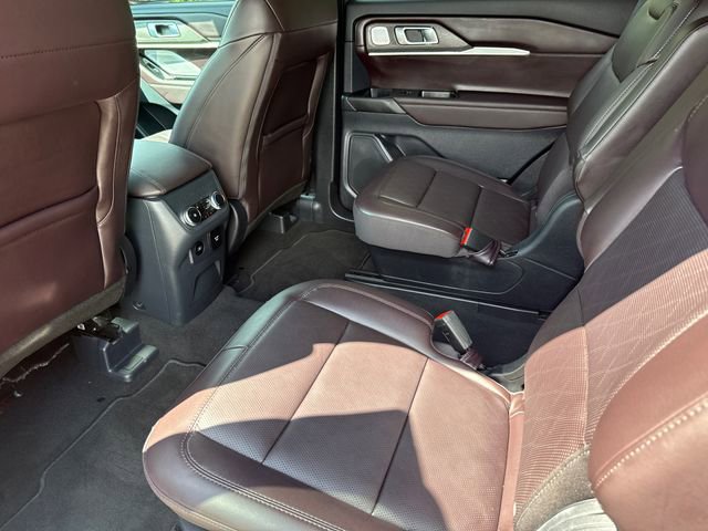 Certified 2025 Ford Explorer Platinum RWD image 18