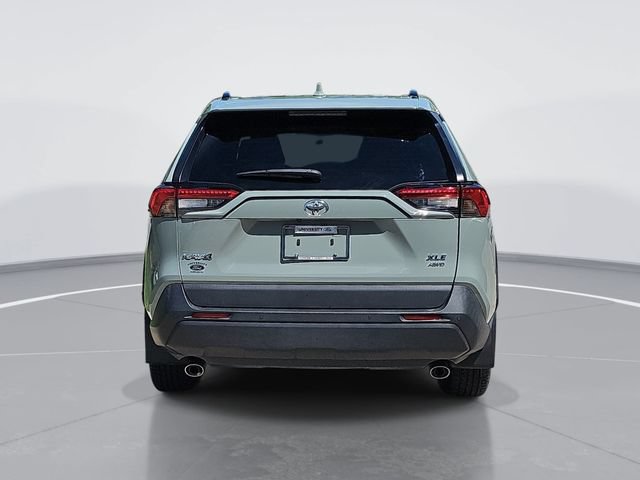 Used 2022 Toyota RAV4 XLE Premium AWD/4WD image 4