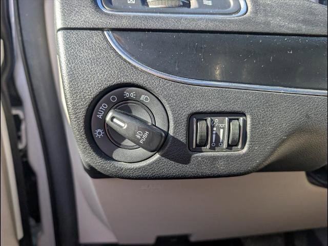 Used 2019 Dodge Grand Caravan SXT w/ Driver Convenience Group image 12