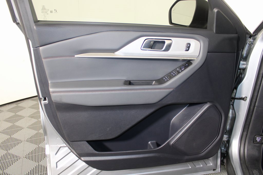 Certified 2025 Ford Explorer Active w/ Active Comfort Package image 18