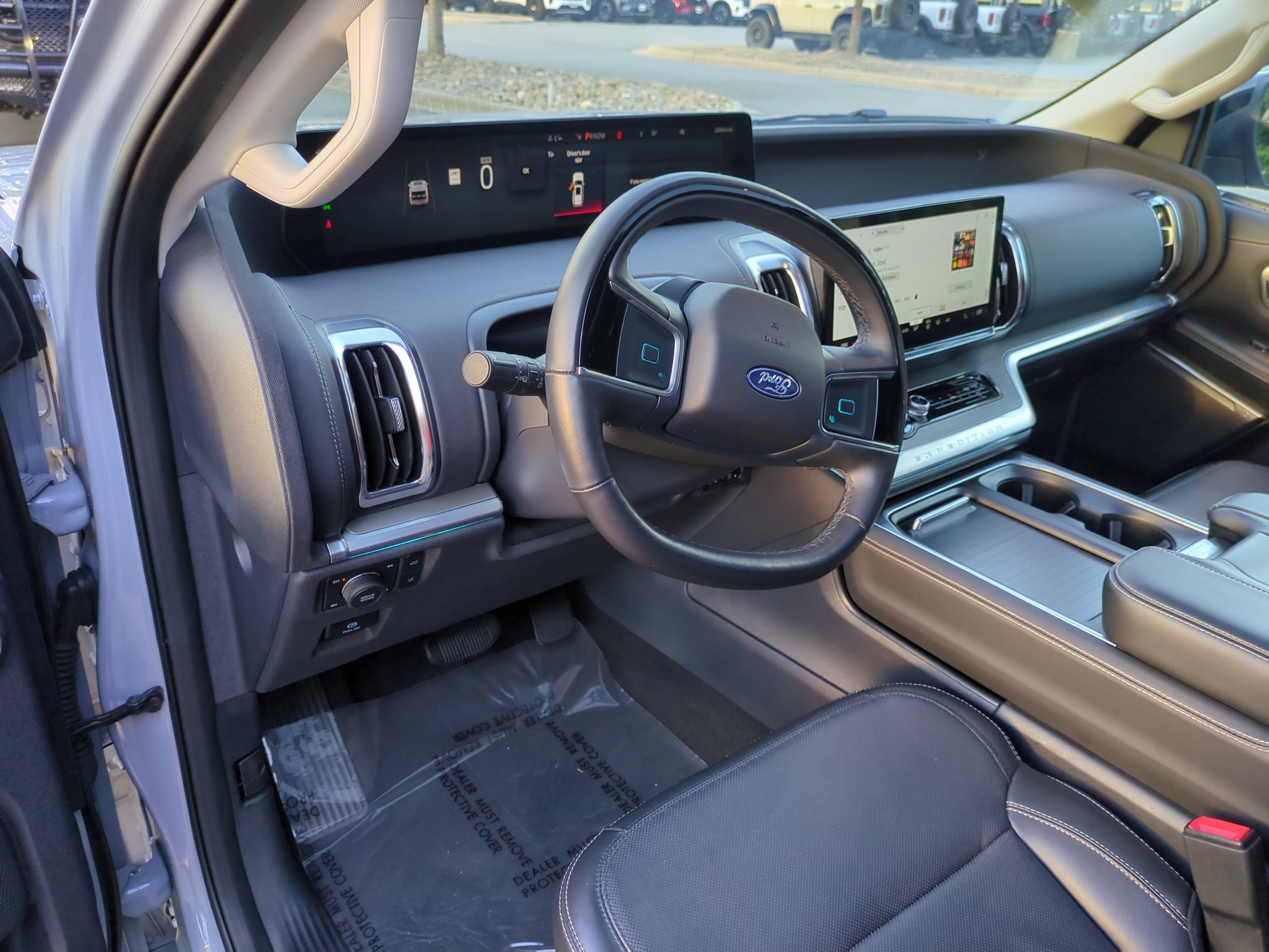 Certified 2025 Ford Expedition Max Platinum w/ Driver's Package AWD/4WD image 16