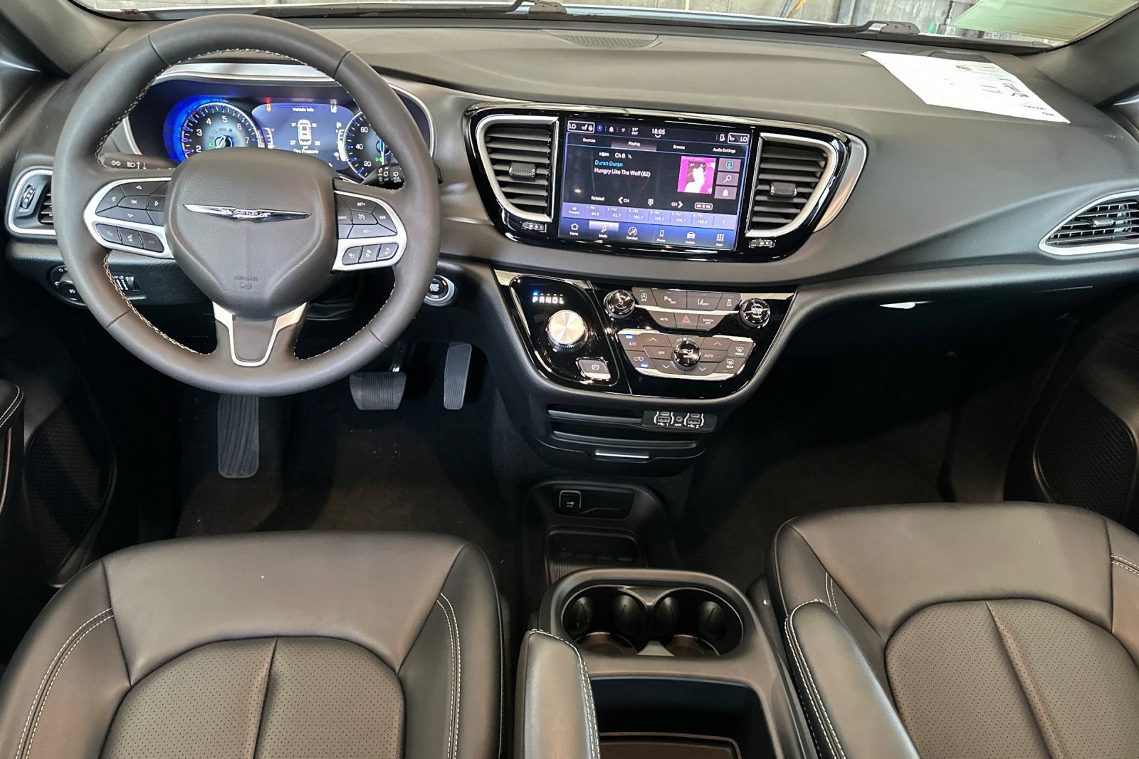 Used 2025 Chrysler Pacifica Select FWD image 13