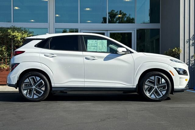 Used 2022 Hyundai Kona SEL w/ Convenience Package image 3