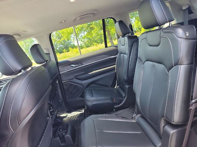Used 2023 Jeep Grand Cherokee L Limited AWD/4WD image 29
