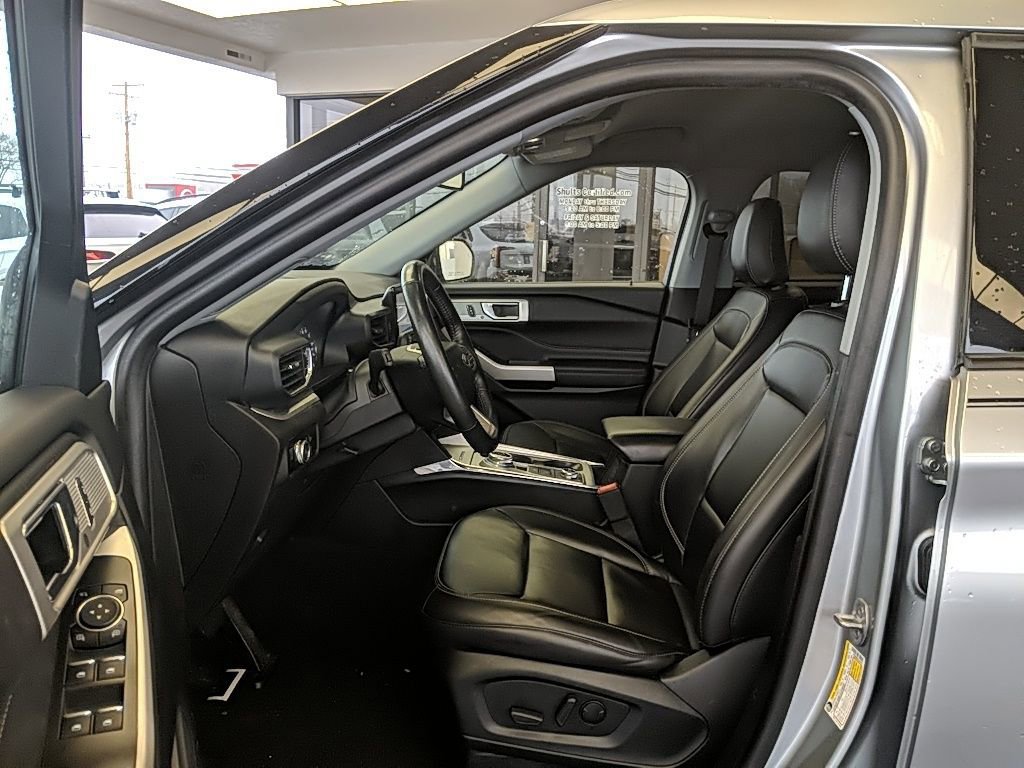 Certified 2023 Ford Explorer XLT w/ Equipment Group 202A image 9