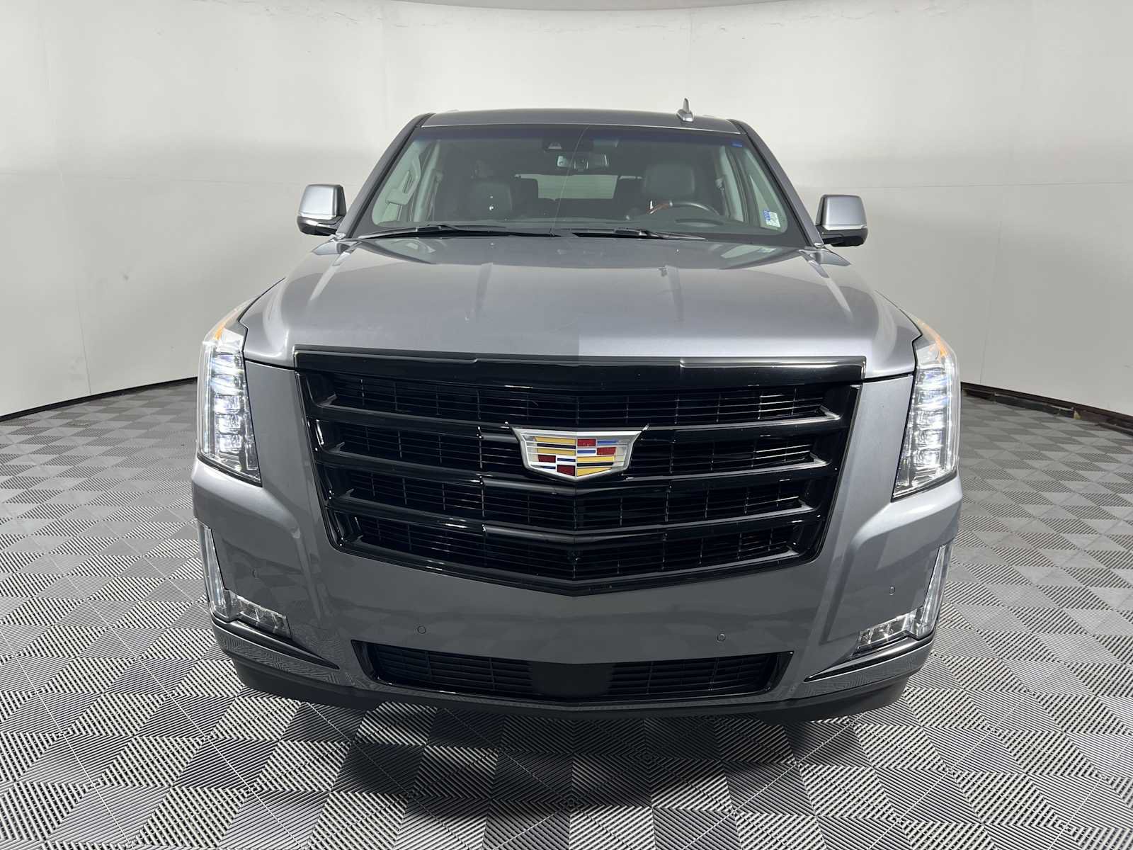 Used 2020 Cadillac Escalade ESV Premium Luxury w/ Escalade Sport Edition RWD image 3