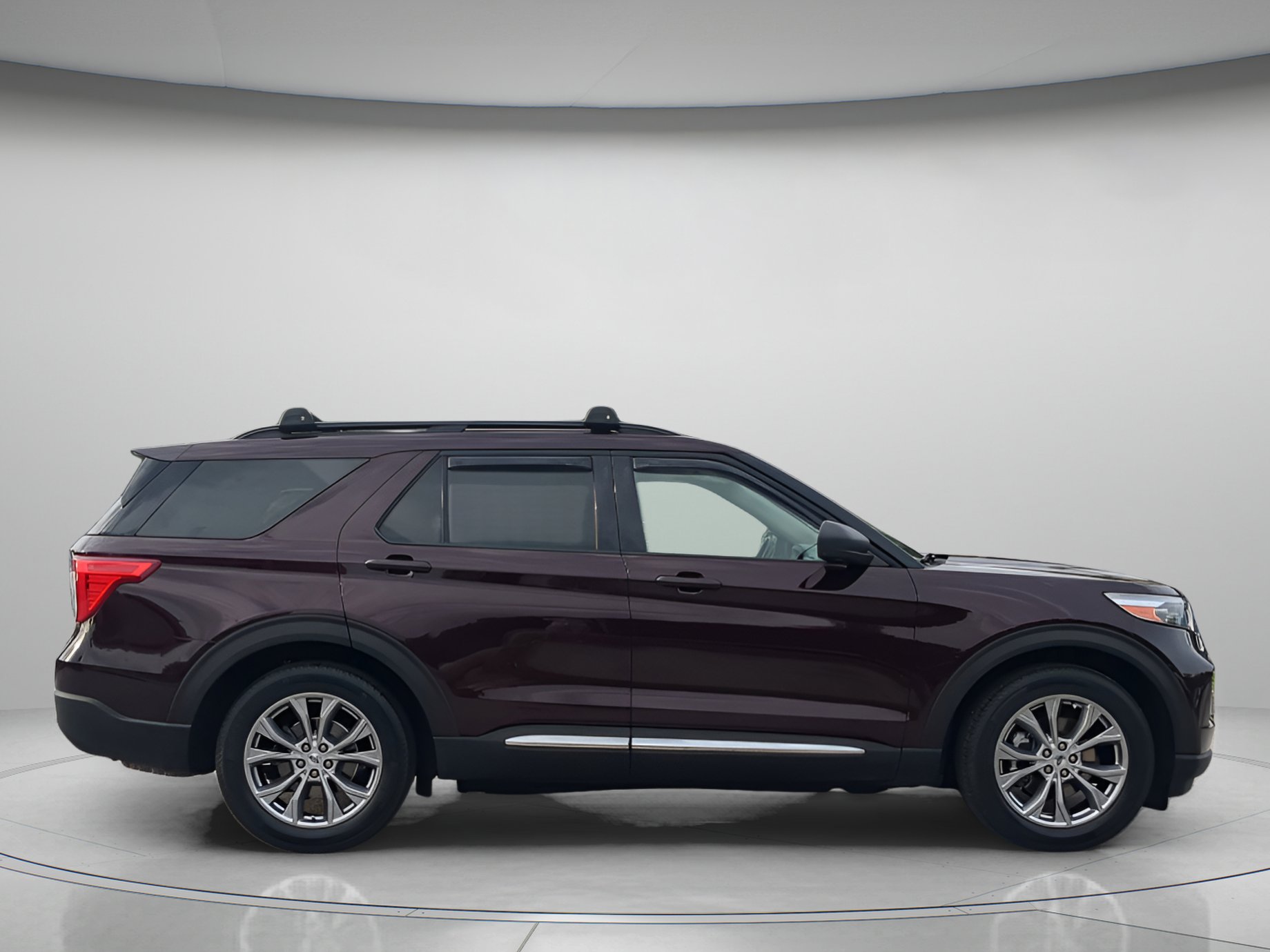 Certified 2022 Ford Explorer XLT w/ Equipment Group 202A RWD image 39