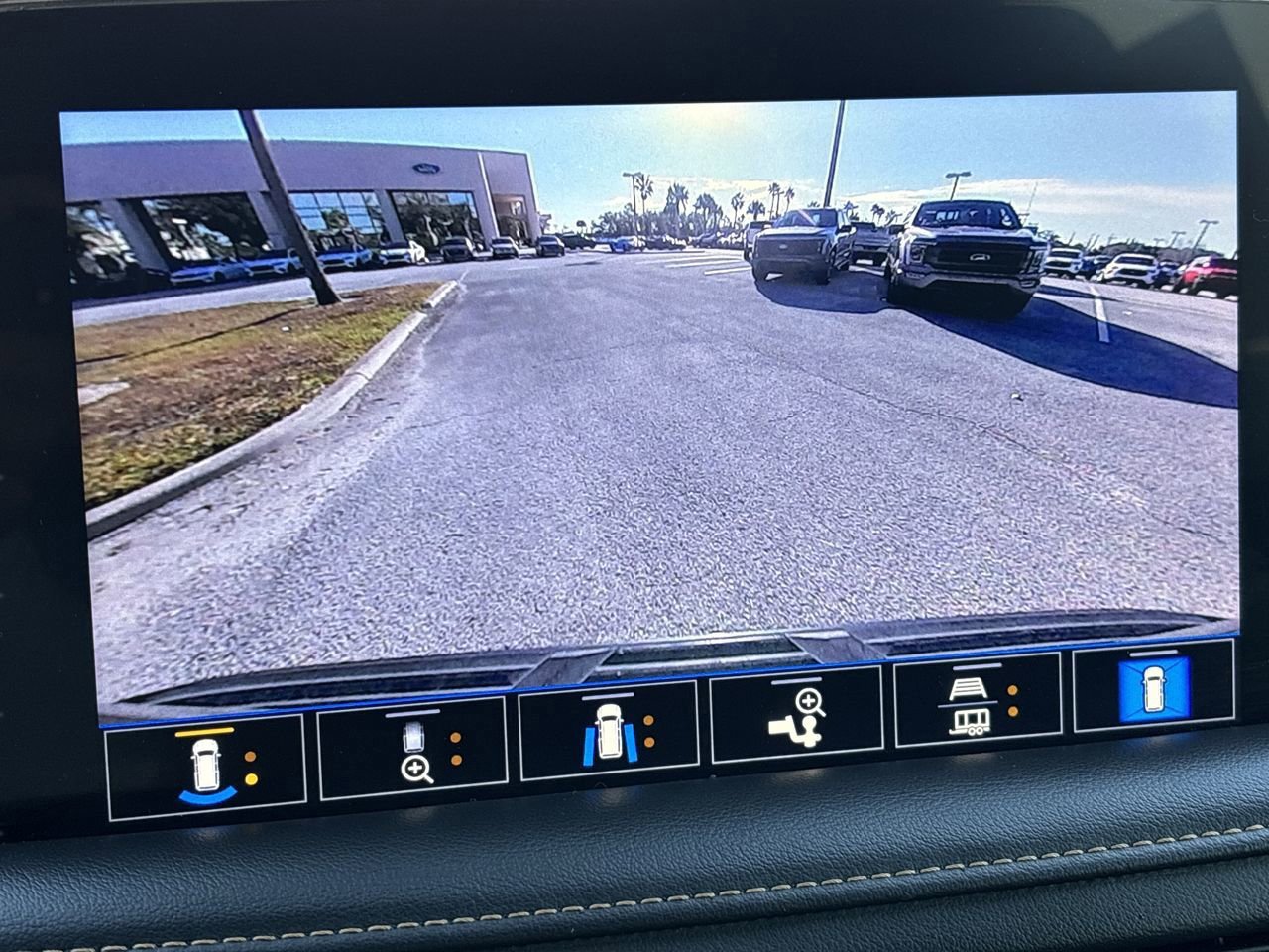 Used 2021 GMC Yukon XL AT4 w/ Technology Package image 29