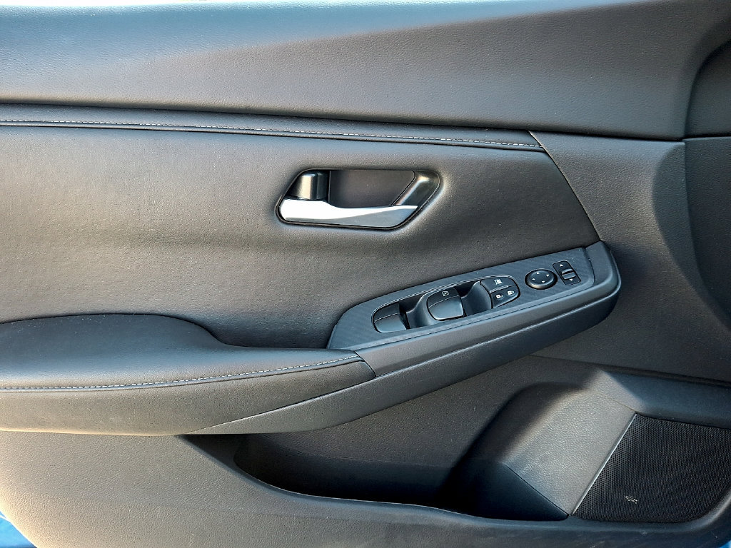 Used 2025 Nissan Sentra SV FWD image 11