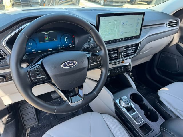 Certified 2025 Ford Escape Platinum w/ Premium Technology Package image 10