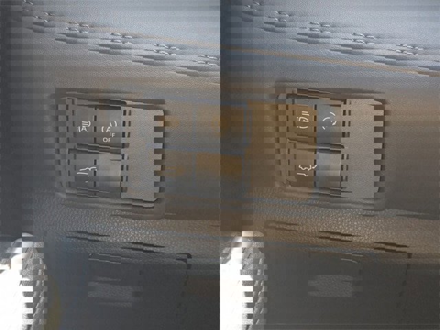 Used 2023 Toyota Highlander L image 19