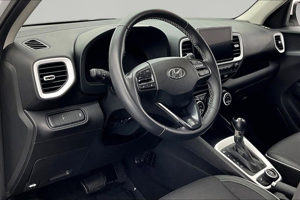 Used 2024 Hyundai Venue Limited FWD image 14