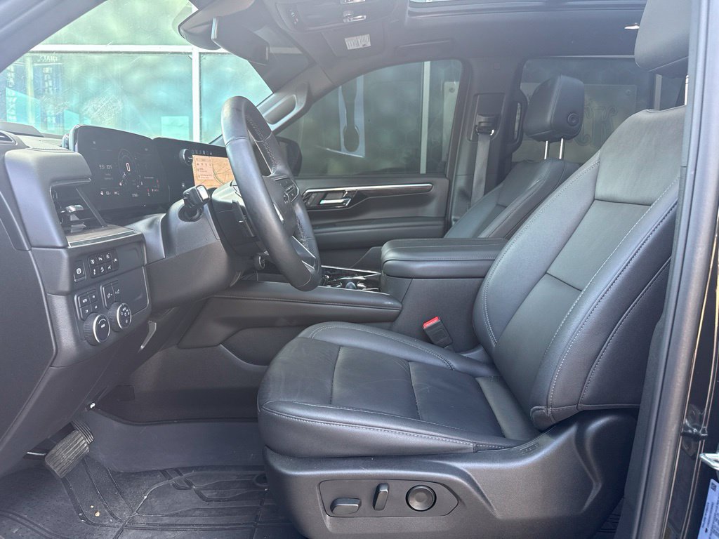 Used 2025 Chevrolet Suburban Z71 w/ Comfort Package AWD/4WD image 9