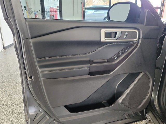 Certified 2020 Ford Explorer XLT w/ Equipment Group 202A image 6
