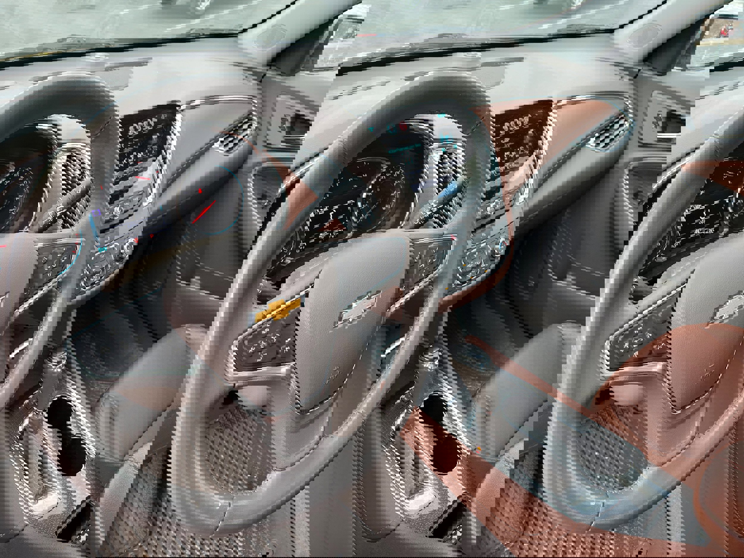 Used 2017 Chevrolet Malibu LT w/ Leather Package image 8