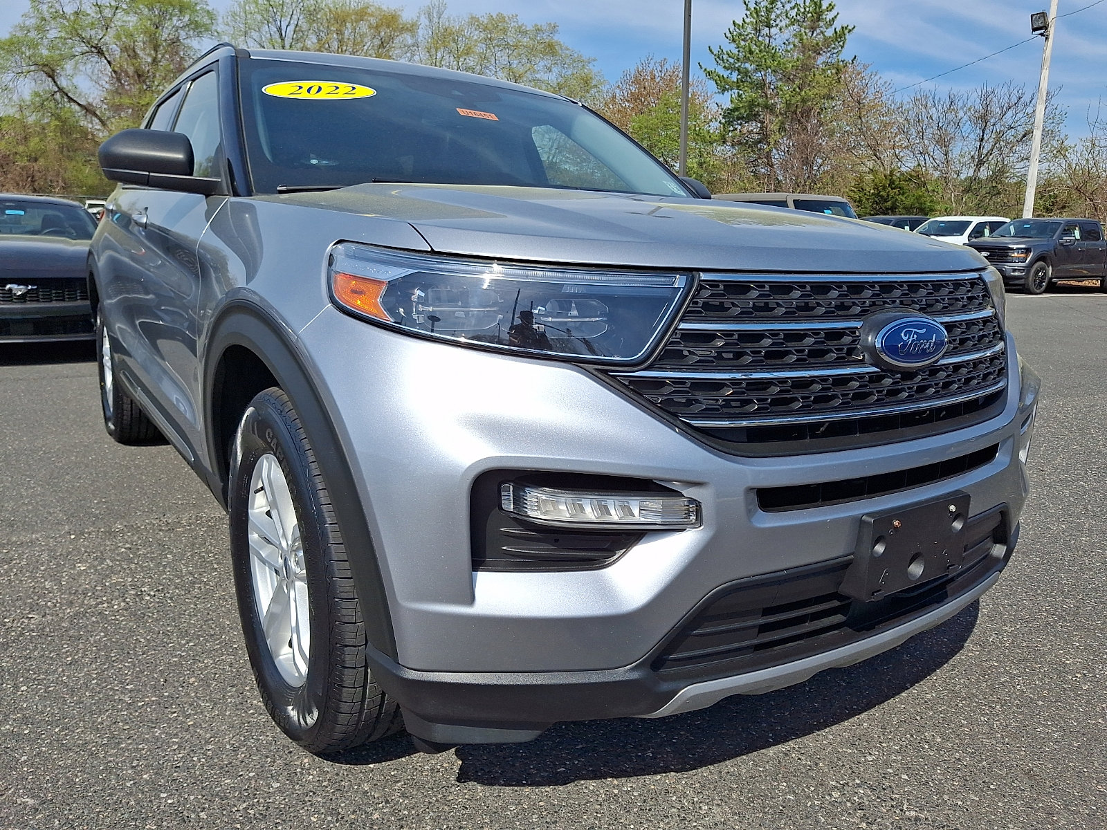 Certified 2022 Ford Explorer XLT w/ Equipment Group 202A AWD/4WD image 2