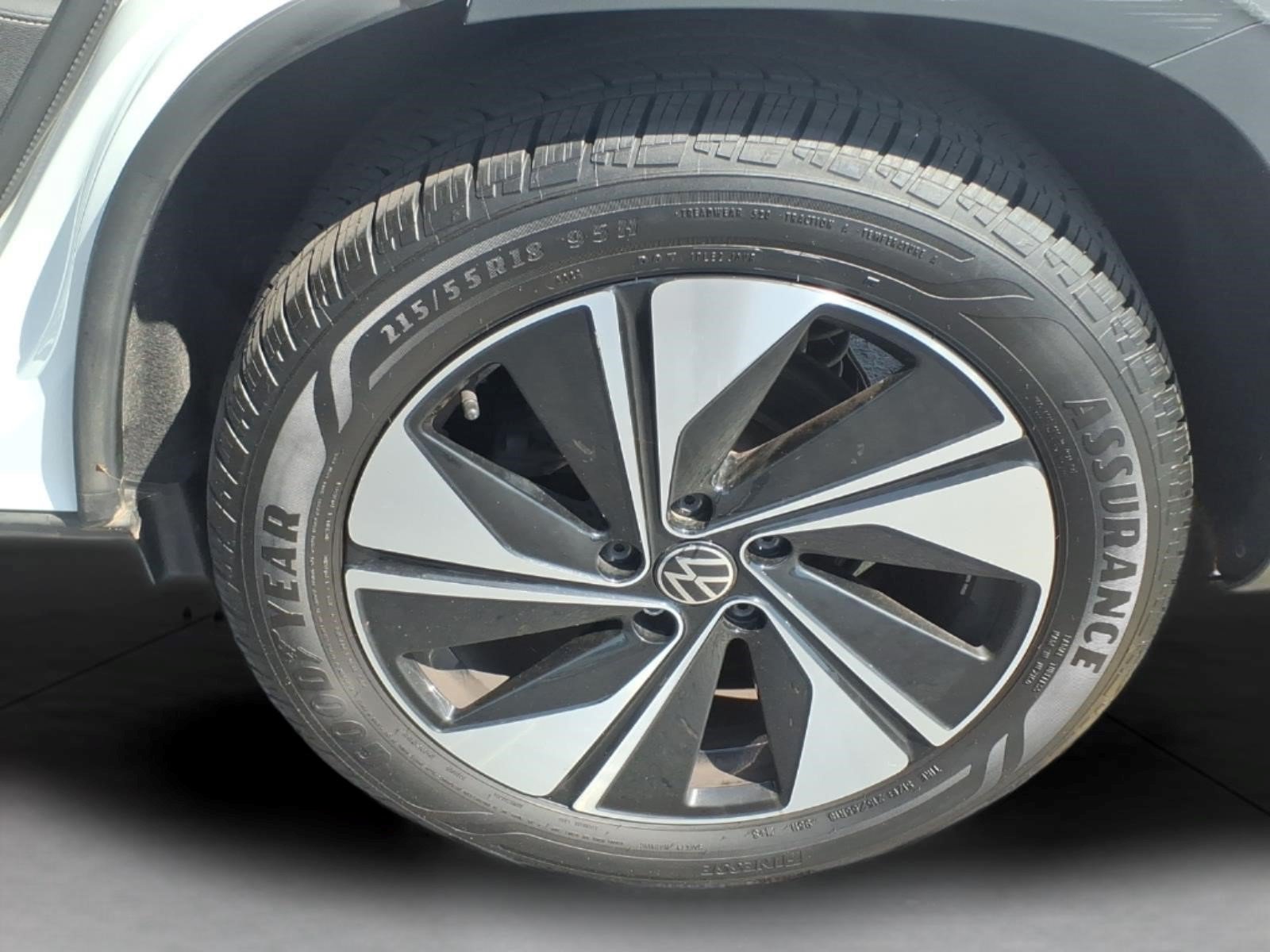 Used 2024 Volkswagen Taos SE AWD/4WD image 16