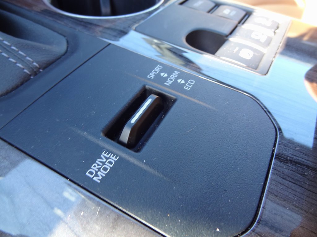 Used 2024 Toyota Highlander Platinum image 12