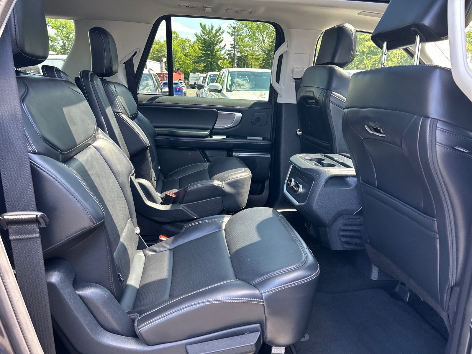 Certified 2025 Ford Expedition Max Platinum w/ Driver's Package AWD/4WD image 24