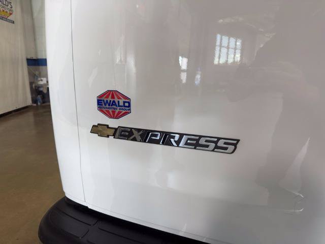 Used 2025 Chevrolet Express 2500 w/ Driver Convenience Package RWD image 29