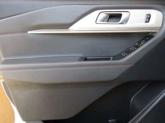 Certified 2025 Ford Explorer Active w/ Active Comfort Package RWD image 10