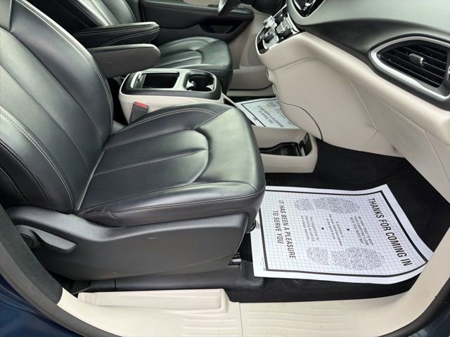 Used 2023 Chrysler Pacifica Touring-L image 49
