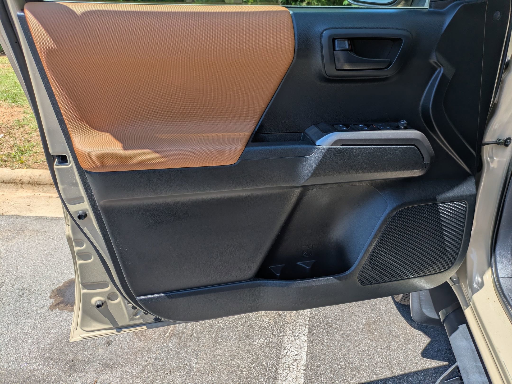 Used 2019 Toyota Tacoma SR5 RWD image 10