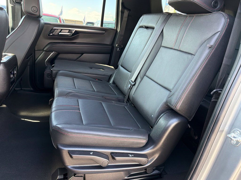 Used 2026 Chevrolet Suburban RST RWD image 35