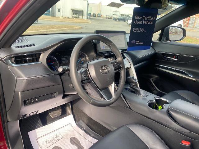Used 2023 Toyota Venza Nightshade image 12