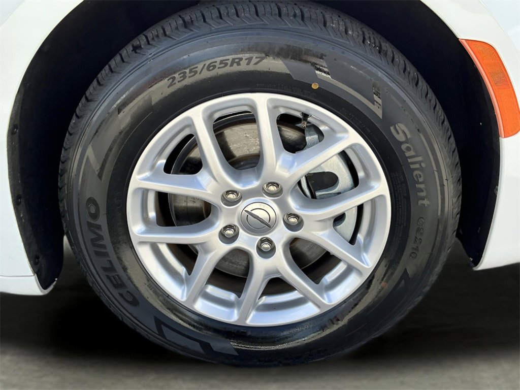 Used 2023 Chrysler Pacifica Touring-L image 15