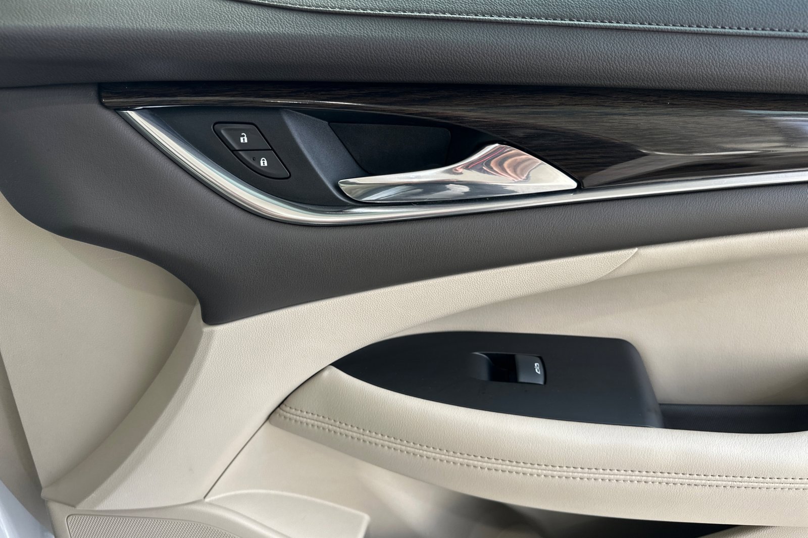 Used 2017 Buick LaCrosse Essence w/ Sights and Sounds Package image 18